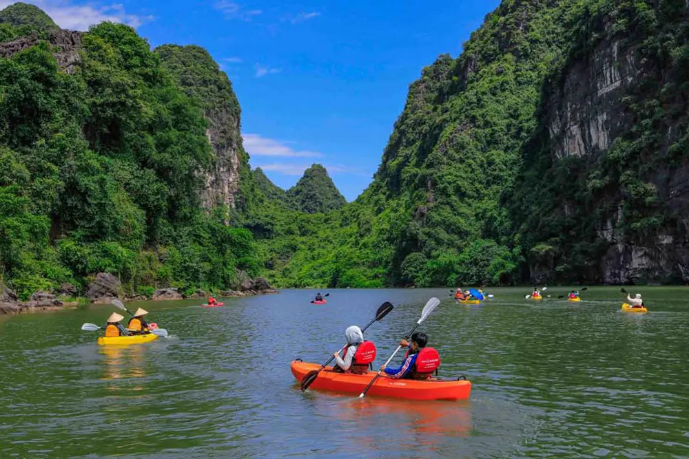 T&igrave;m hiểu c&aacute;ch kh&aacute;m ph&aacute; Thung Vối Tr&agrave;ng An th&uacute; vị nhất 3