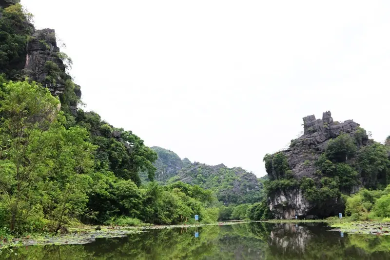 Trải nghiệm đi thuyền kh&aacute;m ph&aacute; d&ograve;ng s&ocirc;ng S&agrave;o Kh&ecirc; lịch sử 3