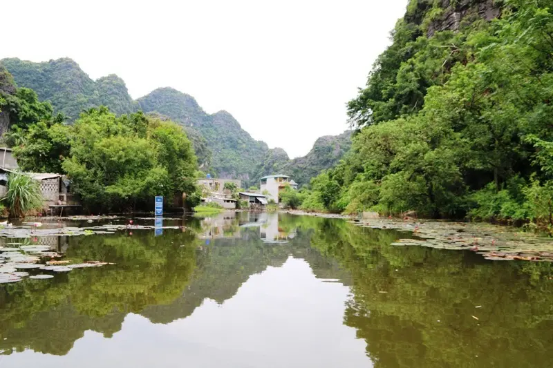 Trải nghiệm đi thuyền kh&aacute;m ph&aacute; d&ograve;ng s&ocirc;ng S&agrave;o Kh&ecirc; lịch sử 5
