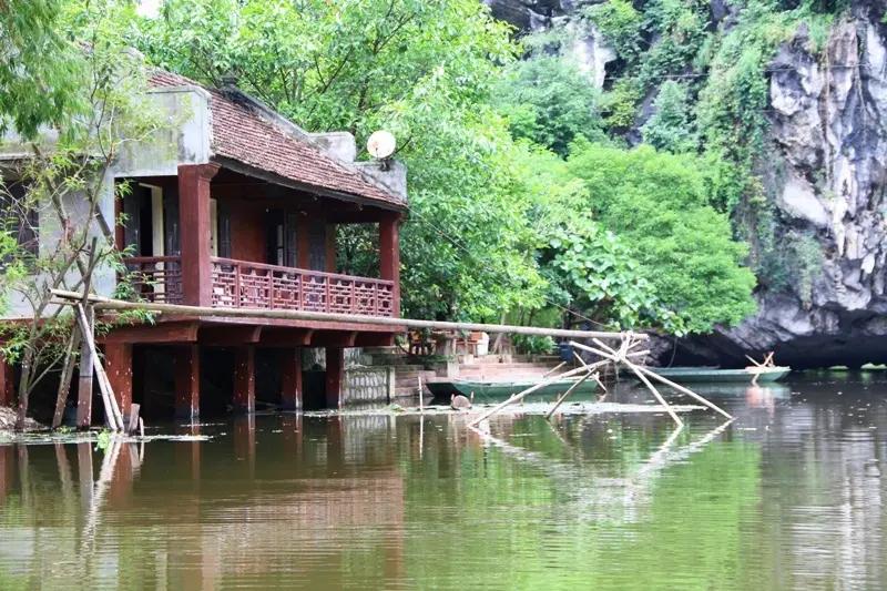 Trải nghiệm đi thuyền kh&aacute;m ph&aacute; d&ograve;ng s&ocirc;ng S&agrave;o Kh&ecirc; lịch sử 6