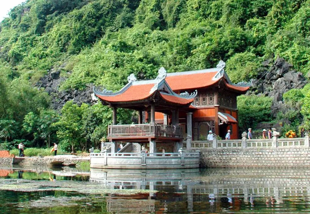 Tr&agrave;ng An tuyến 1 - Kh&aacute;m ph&aacute; c&aacute;c điểm du lịch t&acirc;m linh tại Ninh B&igrave;nh 10