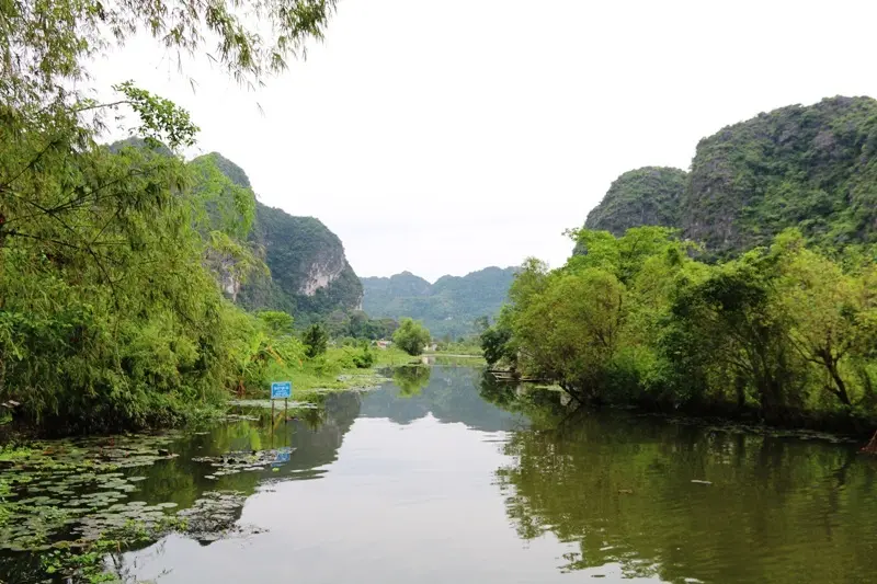 Trải nghiệm đi thuyền khám phá dòng sông Sào Khê lịch sử
