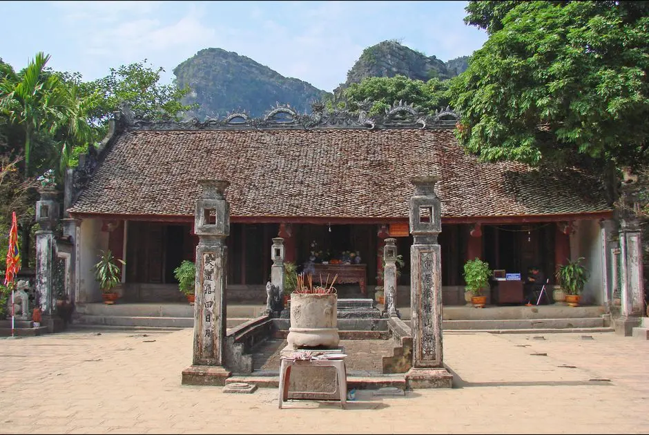 X&aacute;ch vali v&agrave; đi du lịch Ninh B&igrave;nh 4 ng&agrave;y kh&aacute;m ph&aacute; non nước Cố đ&ocirc; Hoa Lư 2