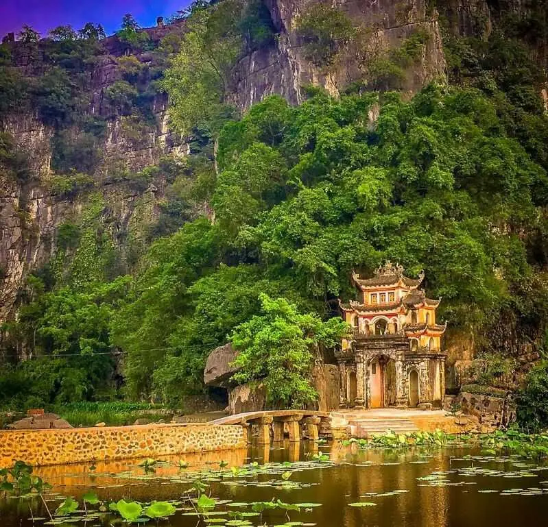 X&aacute;ch vali v&agrave; đi du lịch Ninh B&igrave;nh 4 ng&agrave;y kh&aacute;m ph&aacute; non nước Cố đ&ocirc; Hoa Lư 6