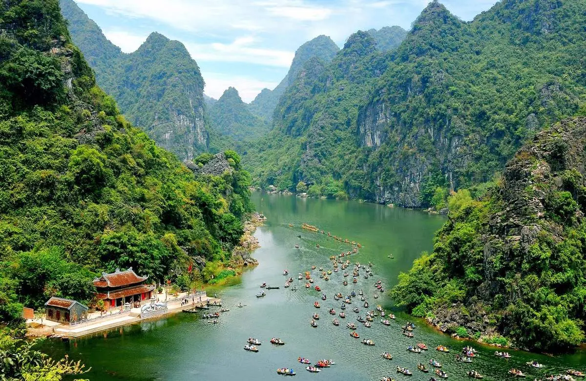 Xách vali và đi du lịch Ninh Bình 4 ngày khám phá non nước Cố đô Hoa Lư