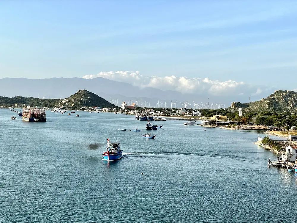 Đầm Nại, Tri Thuỷ bức tranh thi&ecirc;n nhi&ecirc;n b&igrave;nh y&ecirc;n giữa n&uacute;i đồi 3