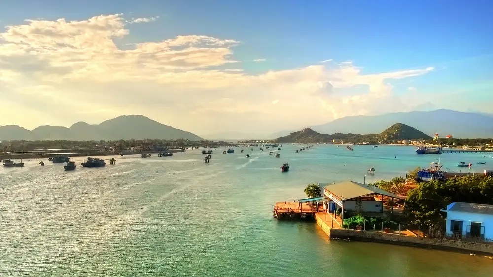 Đầm Nại, Tri Thuỷ bức tranh thi&ecirc;n nhi&ecirc;n b&igrave;nh y&ecirc;n giữa n&uacute;i đồi 2