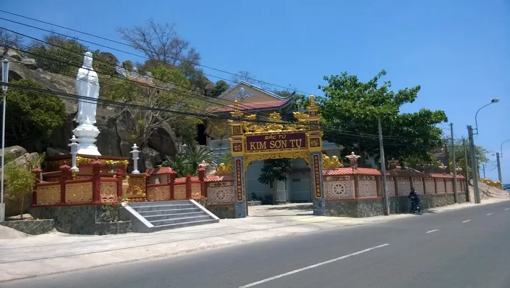Đầm Nại, Tri Thuỷ bức tranh thi&ecirc;n nhi&ecirc;n b&igrave;nh y&ecirc;n giữa n&uacute;i đồi 5