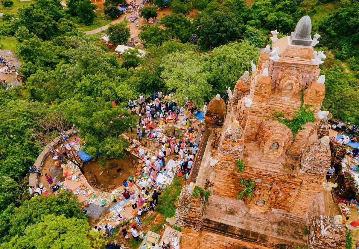 Đền th&aacute;p Po Rome Ninh Thuận, kiến tr&uacute;c tuyệt mĩ của người Chăm xưa 8