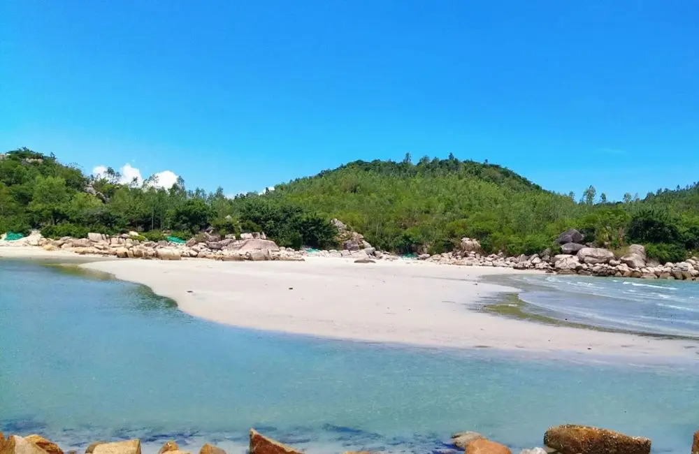Gh&eacute; thăm Biển B&igrave;nh Ti&ecirc;n ẩn m&igrave;nh giữa l&ograve;ng duy&ecirc;n hải 3