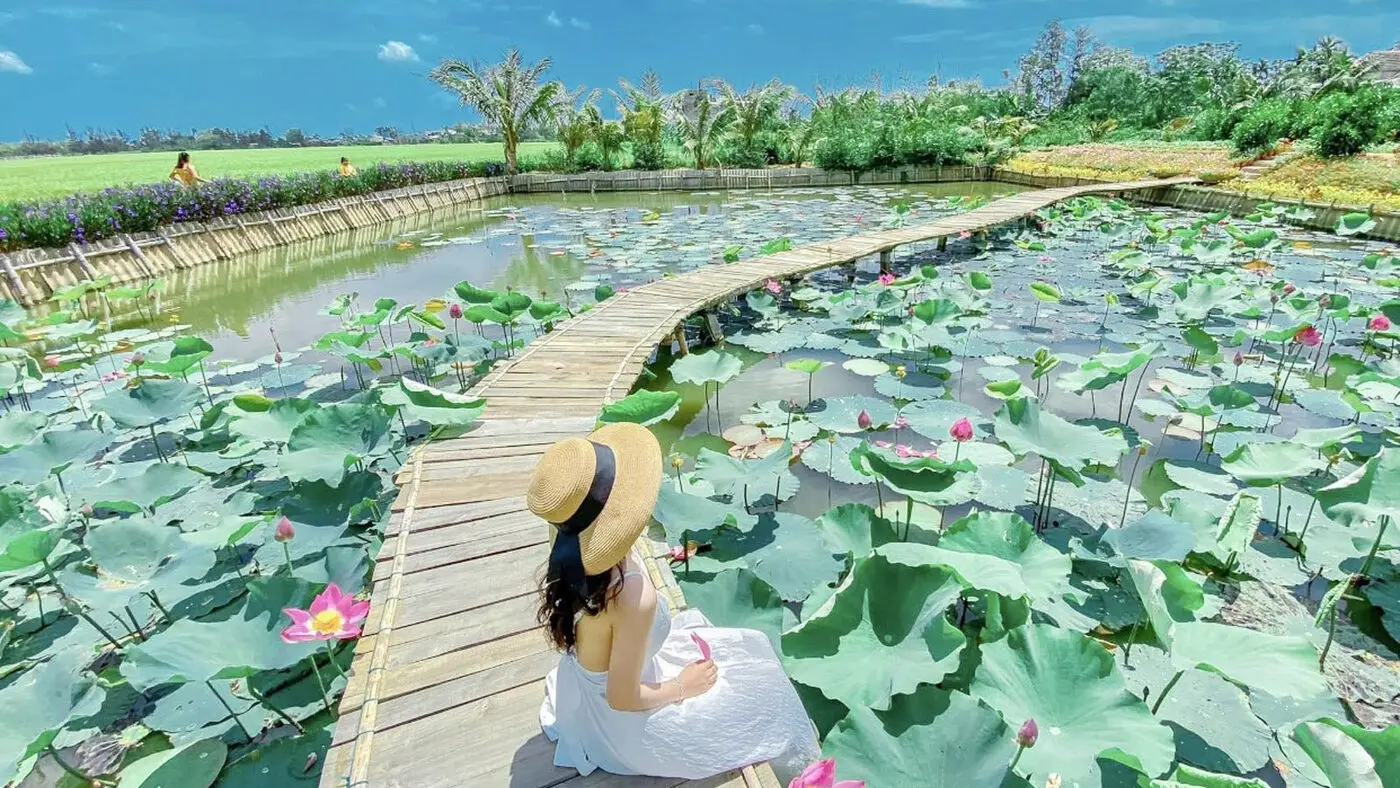 Kh&aacute;m ph&aacute; khu du lịch sinh th&aacute;i Sen Charaih Mỹ Nghiệp 7