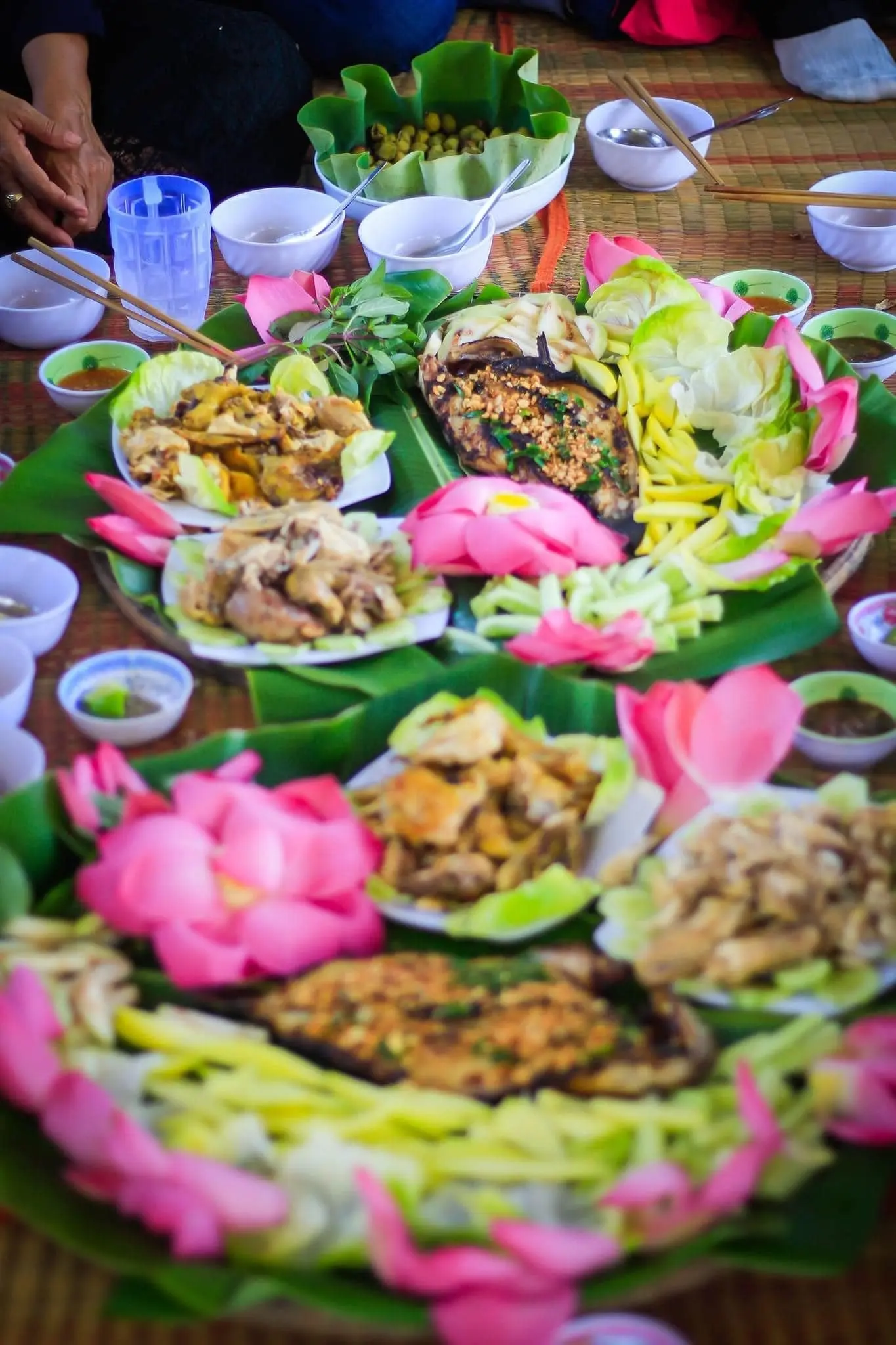 Kh&aacute;m ph&aacute; khu du lịch sinh th&aacute;i Sen Charaih Mỹ Nghiệp 9