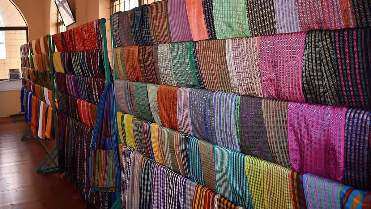 Kh&aacute;m ph&aacute; l&agrave;ng dệt Mỹ Nghiệp, một v&ugrave;ng văn h&oacute;a Chăm lộng lẫy 5