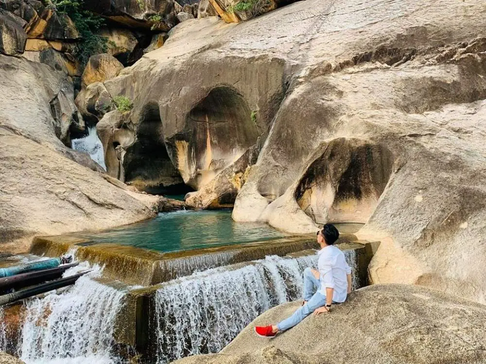 Suối Ba Hồ (th&aacute;c Ba Hồ) Ninh Thuận, tuyệt t&igrave;nh cốc đẹp m&ecirc; ly 2