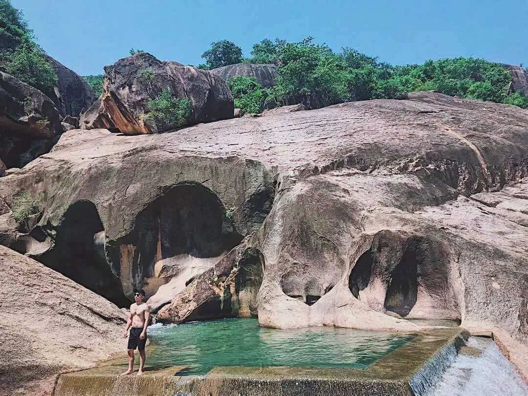 Trải nghiệm Th&aacute;c Ti&ecirc;n suối Ba Hồ, tuyệt t&igrave;nh cốc của nổi tiếng của Ninh Thuận 7