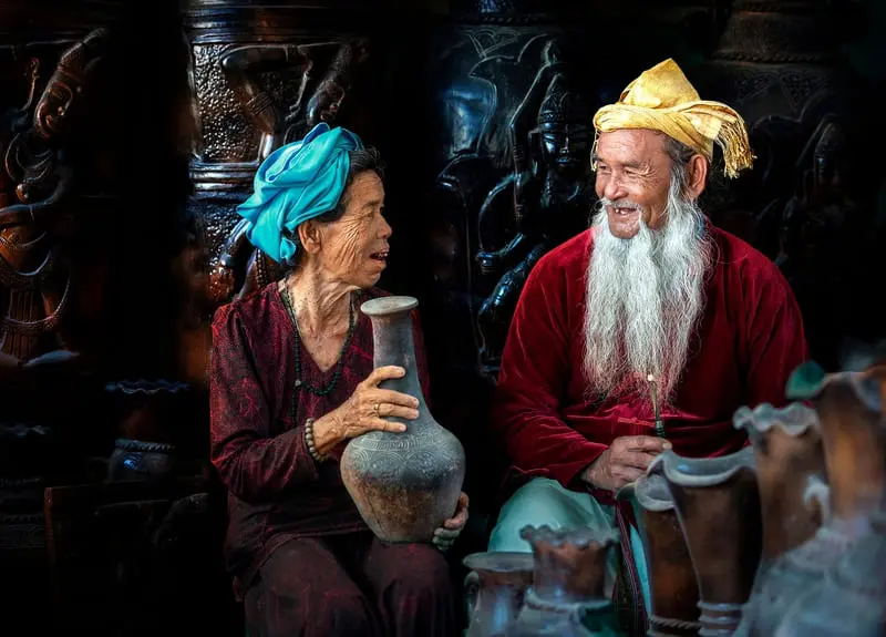 Về L&agrave;ng gốm B&agrave;u Tr&uacute;c kh&aacute;m ph&aacute; nghệ thuật l&agrave;m gốm kh&ocirc;ng cần b&agrave;n xoay 5