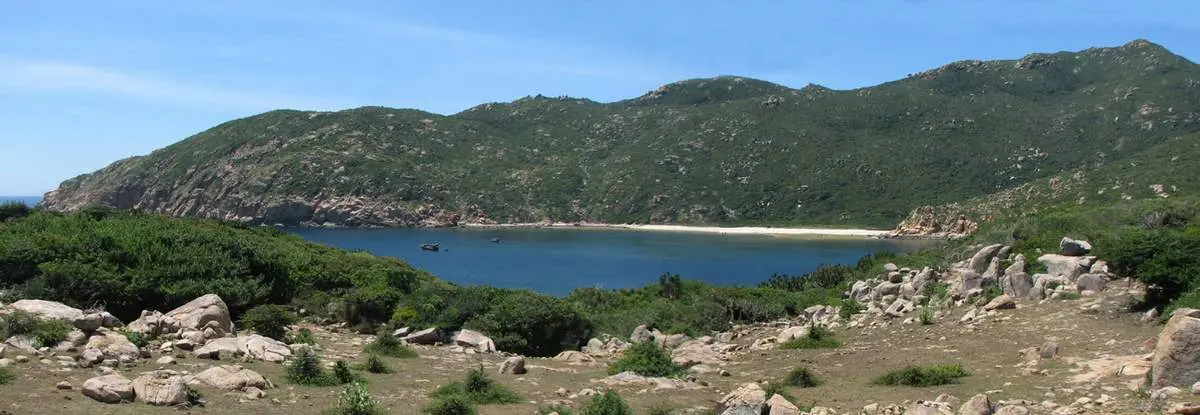 Đến biển Bãi Thùng khám phá thiên nhiên hoang sơ đầy cuốn hút