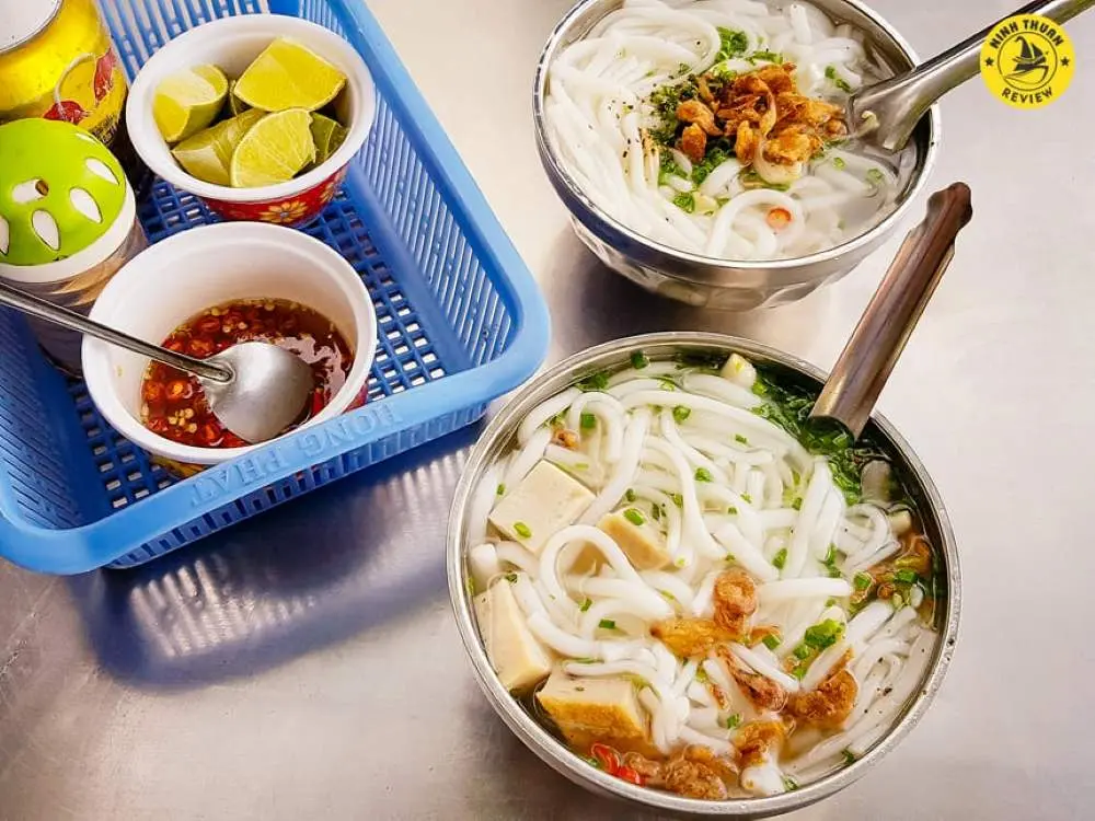 B&aacute;nh canh chả c&aacute; Phan Rang, m&oacute;n ăn nồng n&agrave;n hương vị biển 2