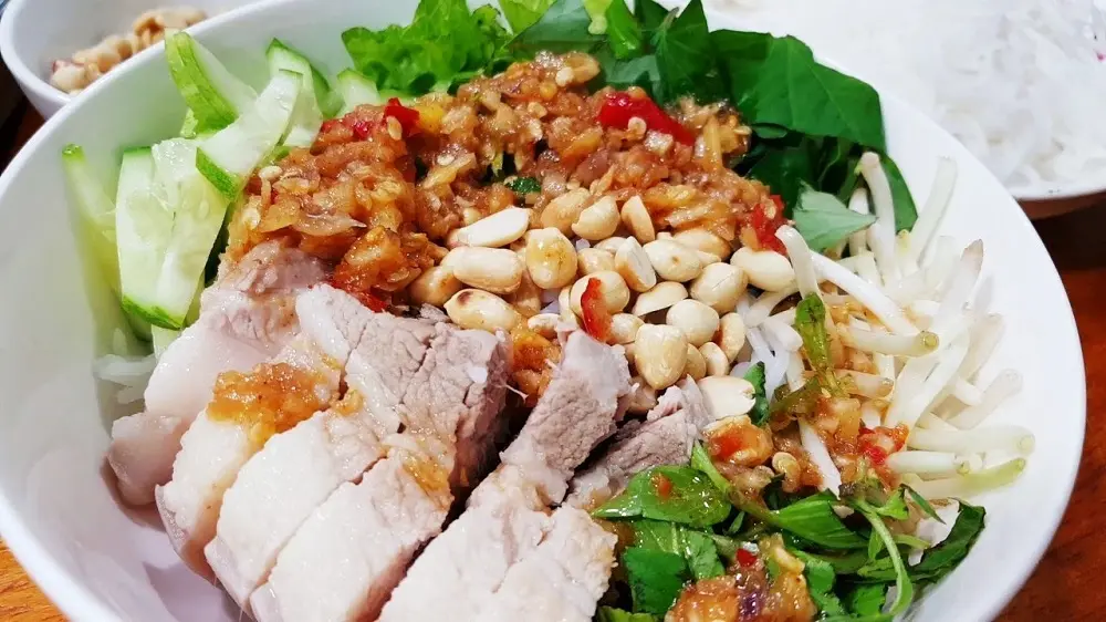 B&uacute;n mắm n&ecirc;m thịt luộc Ninh Thuận m&oacute;n ngon d&acirc;n d&atilde; miền biển 2