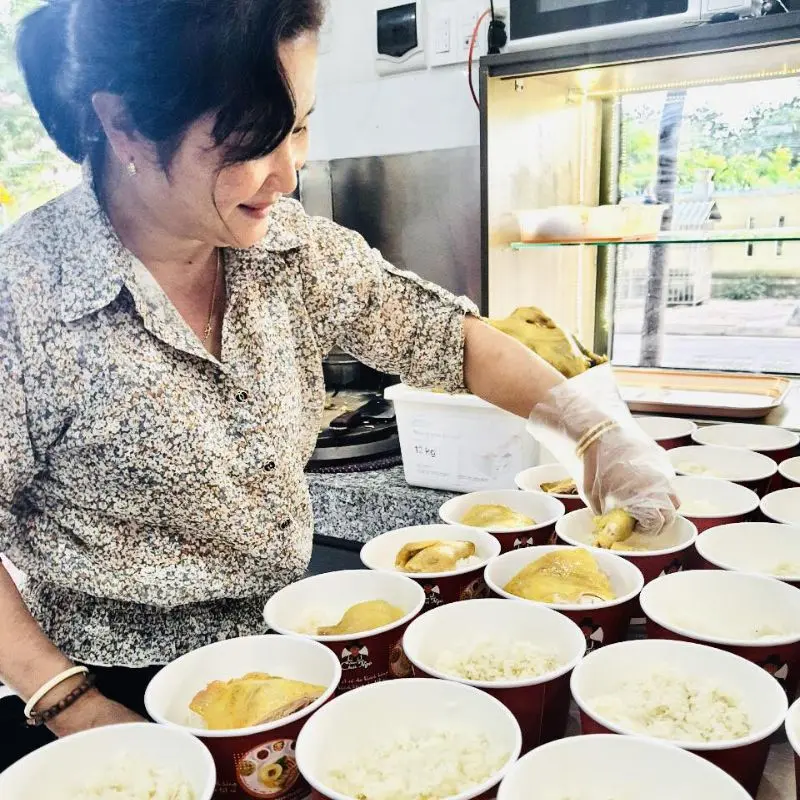 Cơm g&agrave; Ch&uacute; Ngộ, thương hiệu cơm g&agrave; đặc sản Phan Rang nổi tiếng 7
