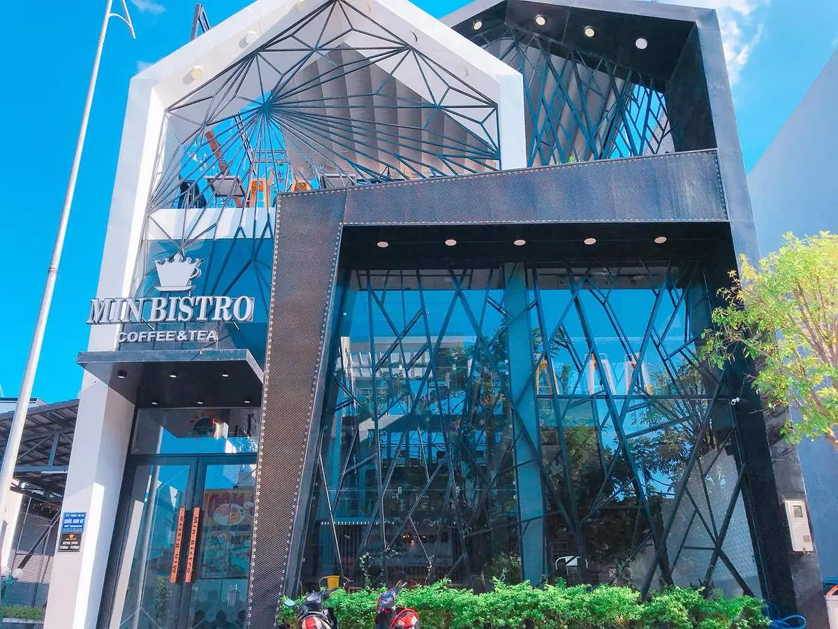 Gh&eacute; đến Min Bistro caf&eacute; ngắm hồ c&aacute; Koi tuyệt đẹp 2