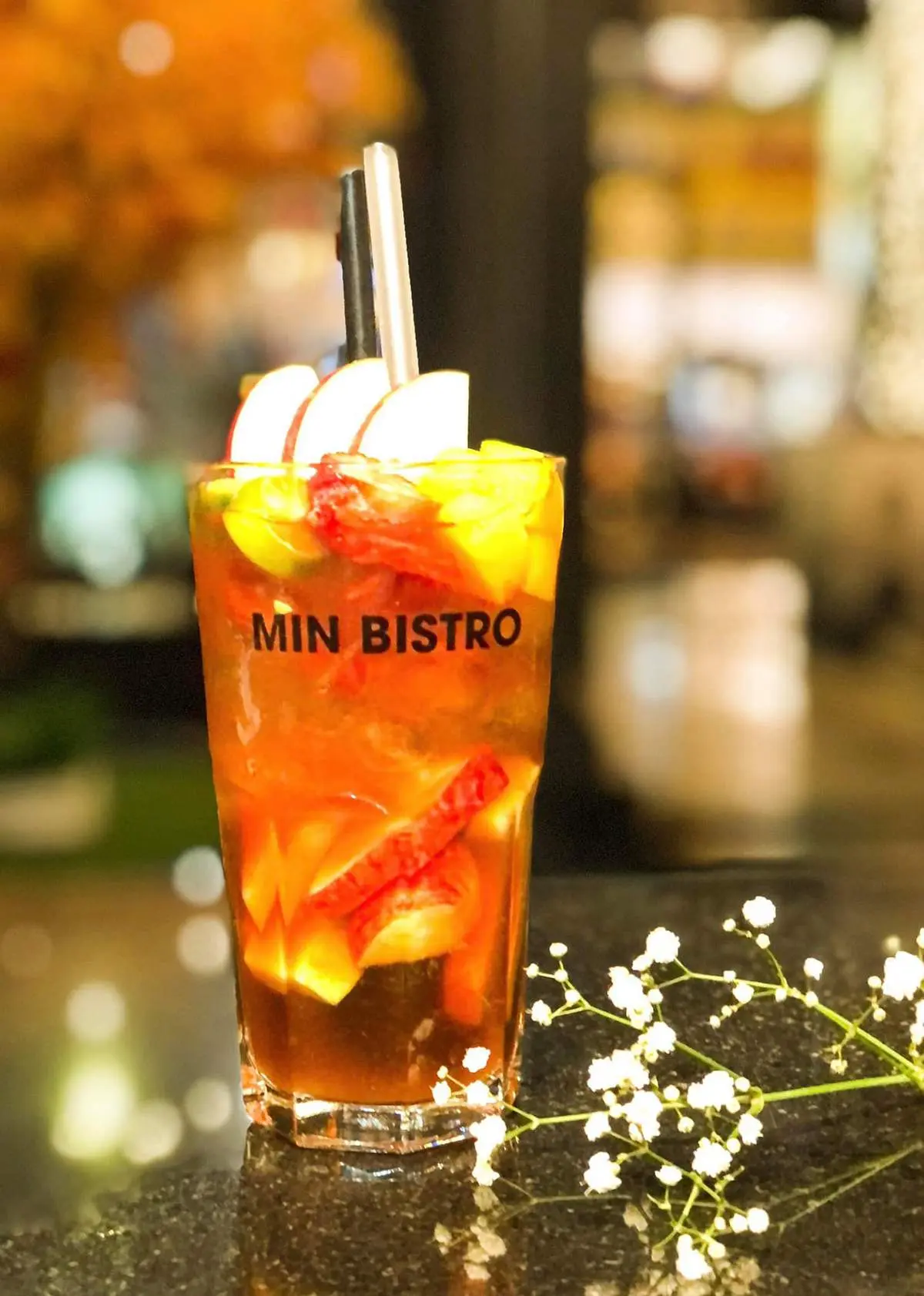 Gh&eacute; đến Min Bistro caf&eacute; ngắm hồ c&aacute; Koi tuyệt đẹp 8