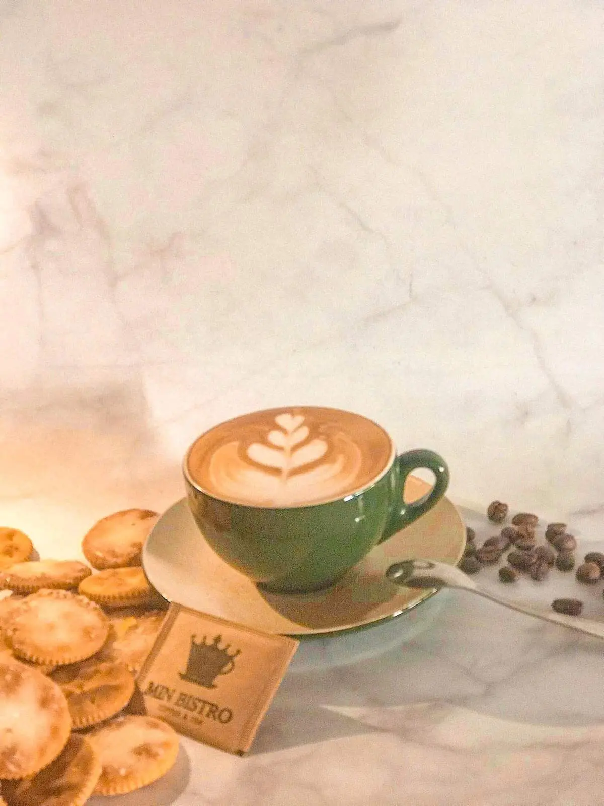 Gh&eacute; đến Min Bistro caf&eacute; ngắm hồ c&aacute; Koi tuyệt đẹp 7