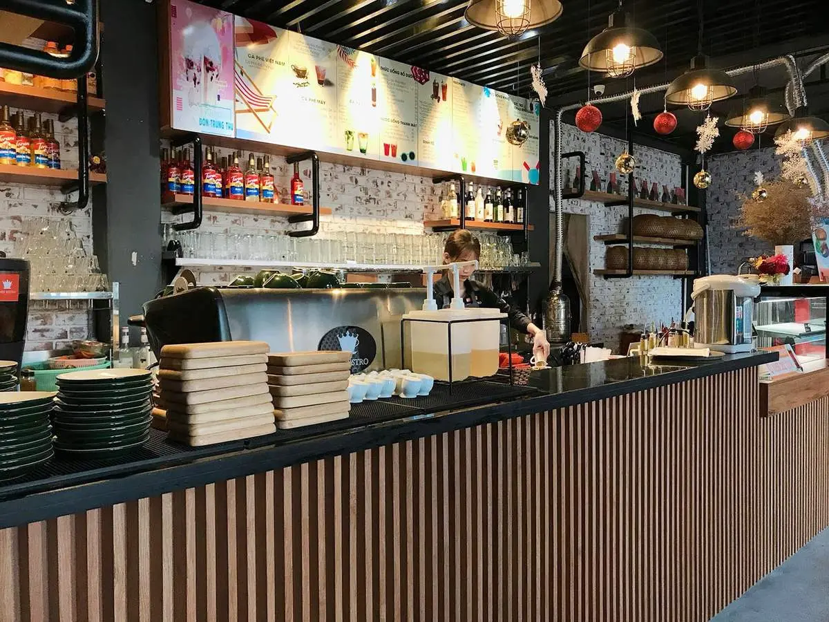 Gh&eacute; đến Min Bistro caf&eacute; ngắm hồ c&aacute; Koi tuyệt đẹp 3
