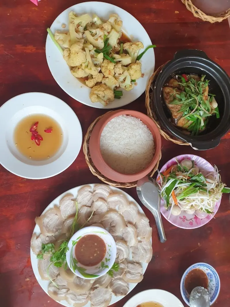 Gh&eacute; qua 5 qu&aacute;n cơm ni&ecirc;u Ninh Thuận mang đậm hương vị qu&ecirc; nh&agrave; 2