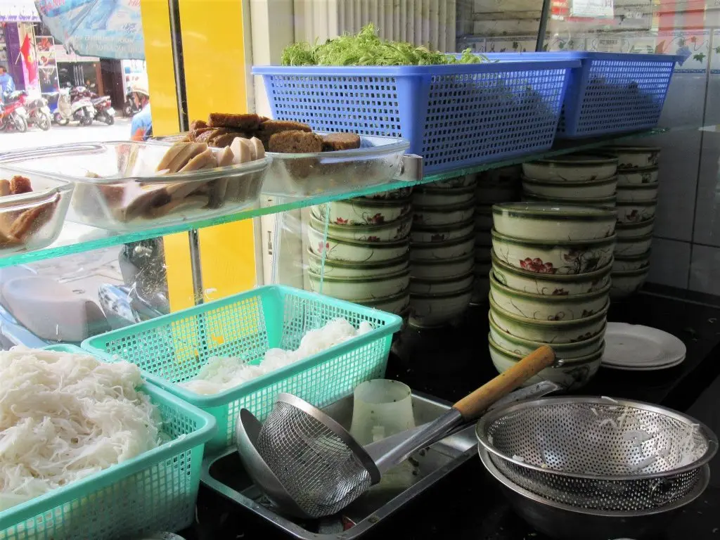 Gh&eacute; qu&aacute;n B&uacute;n ri&ecirc;u cua ốc Phan Rang Ninh Thuận thưởng thức m&oacute;n ngon nức tiếng 3