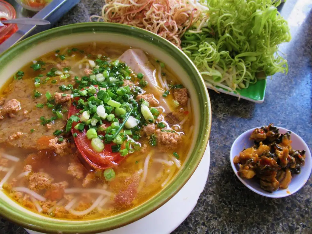 Gh&eacute; qu&aacute;n B&uacute;n ri&ecirc;u cua ốc Phan Rang Ninh Thuận thưởng thức m&oacute;n ngon nức tiếng 6