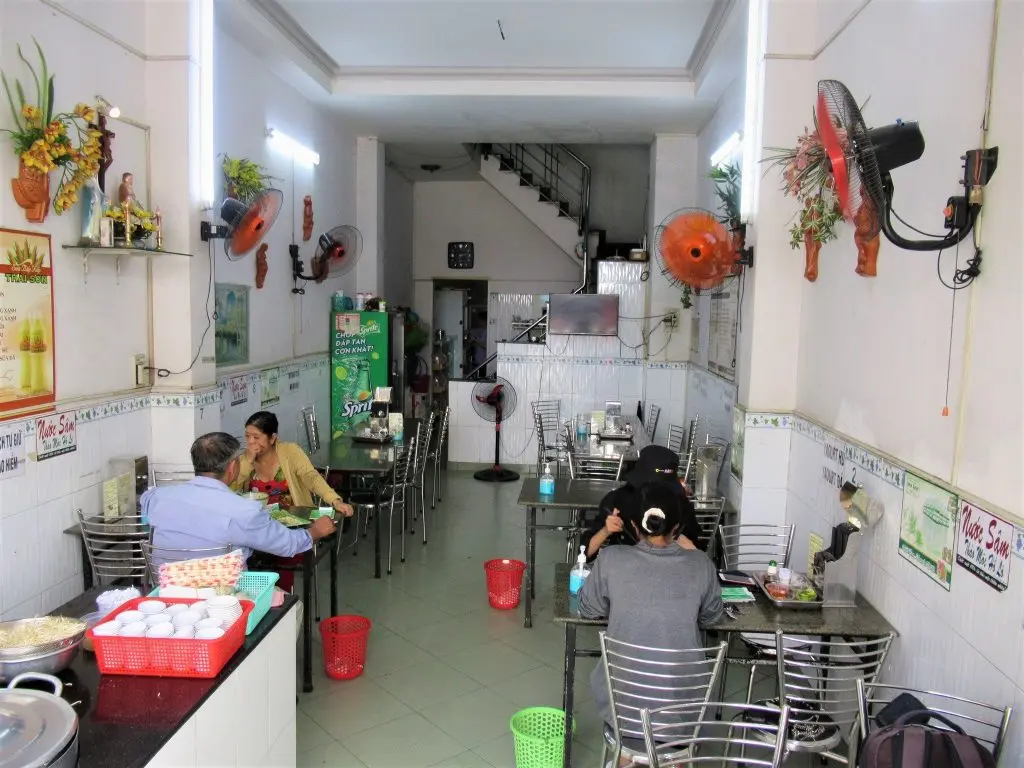 Gh&eacute; qu&aacute;n B&uacute;n ri&ecirc;u cua ốc Phan Rang Ninh Thuận thưởng thức m&oacute;n ngon nức tiếng 2