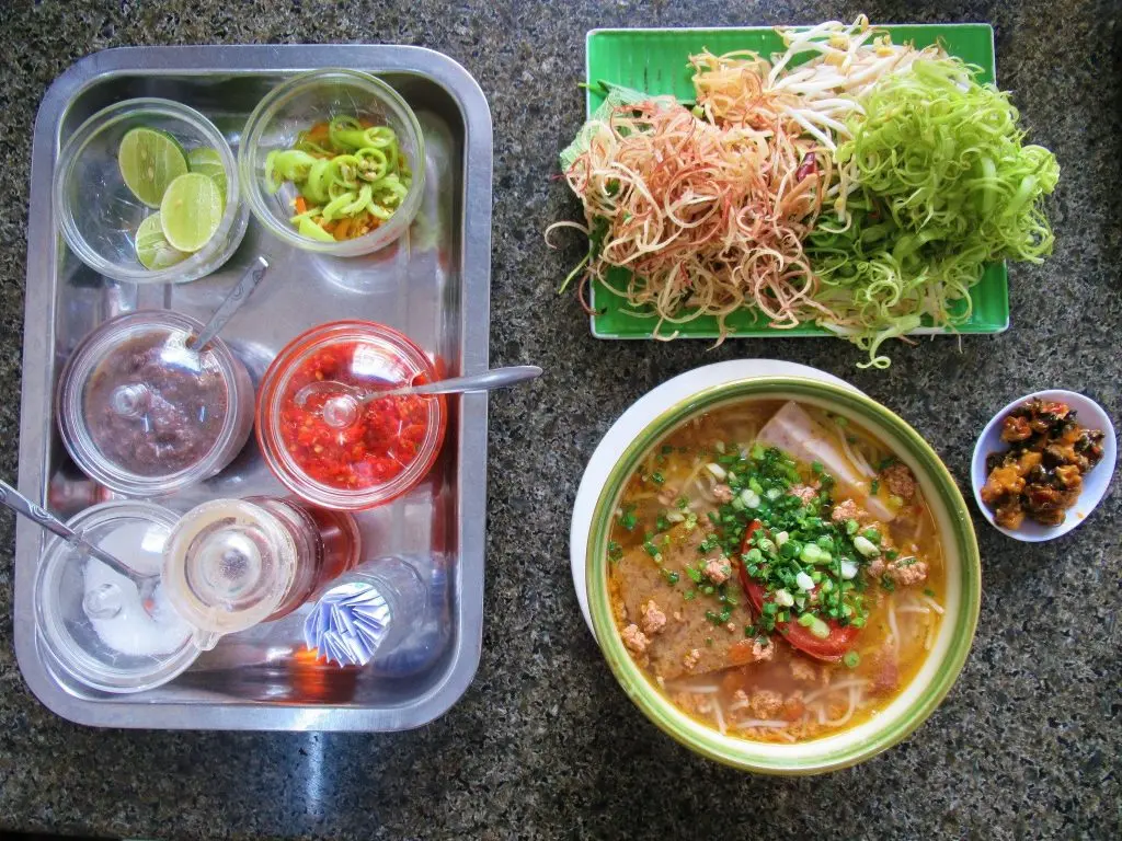 Gh&eacute; qu&aacute;n B&uacute;n ri&ecirc;u cua ốc Phan Rang Ninh Thuận thưởng thức m&oacute;n ngon nức tiếng 5