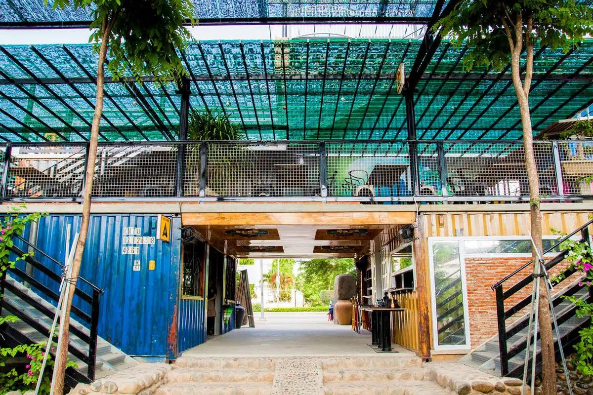 Khám phá không gian độc đáo tại Coffee Container cafe 2