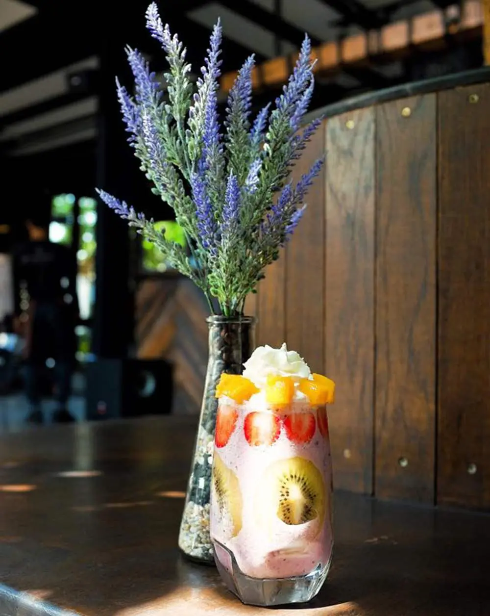 Mono caf&eacute; v&agrave; kh&ocirc;ng gian c&agrave; ph&ecirc; thanh b&igrave;nh, tĩnh lặng 7