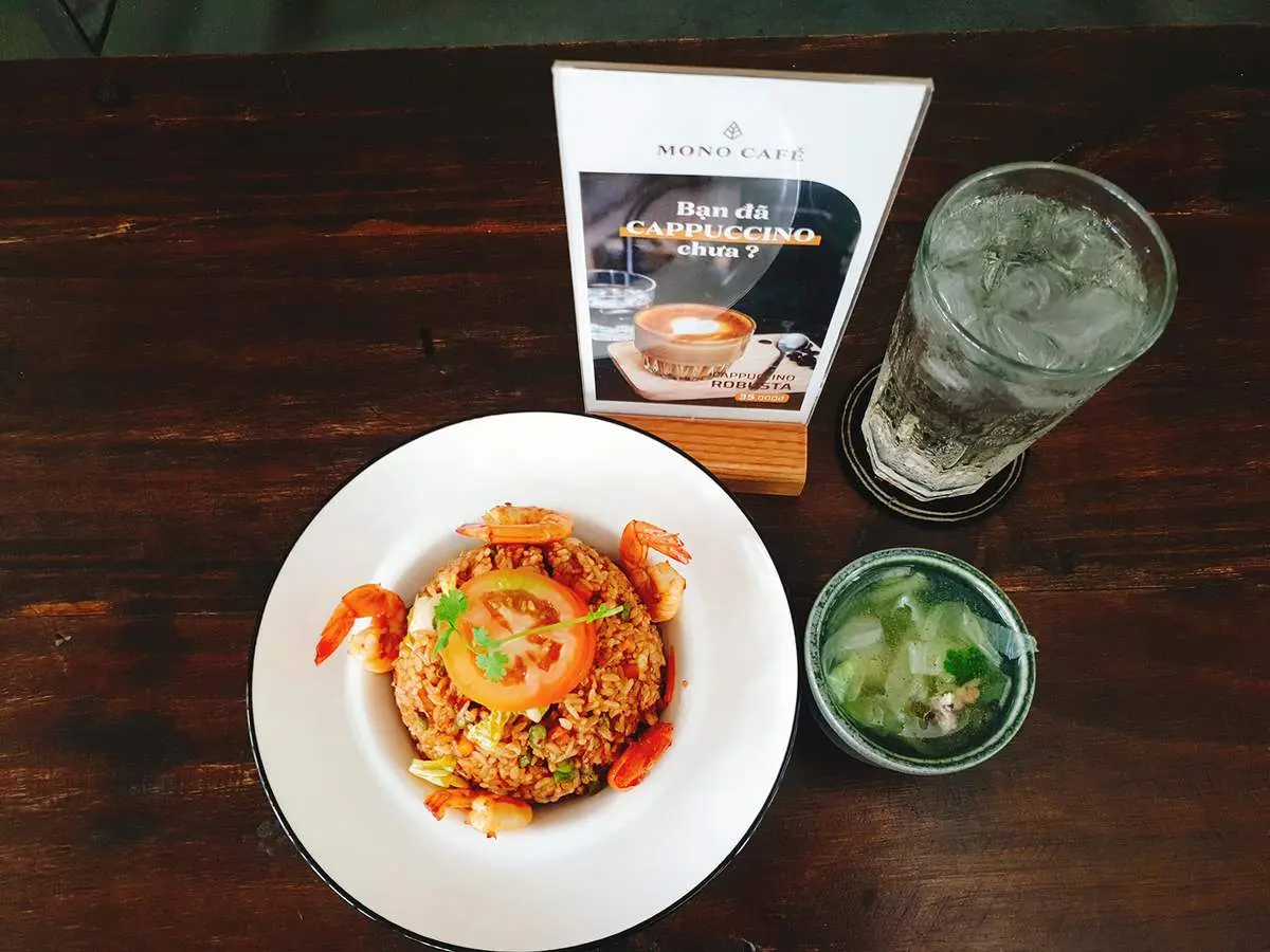 Mono caf&eacute; v&agrave; kh&ocirc;ng gian c&agrave; ph&ecirc; thanh b&igrave;nh, tĩnh lặng 13