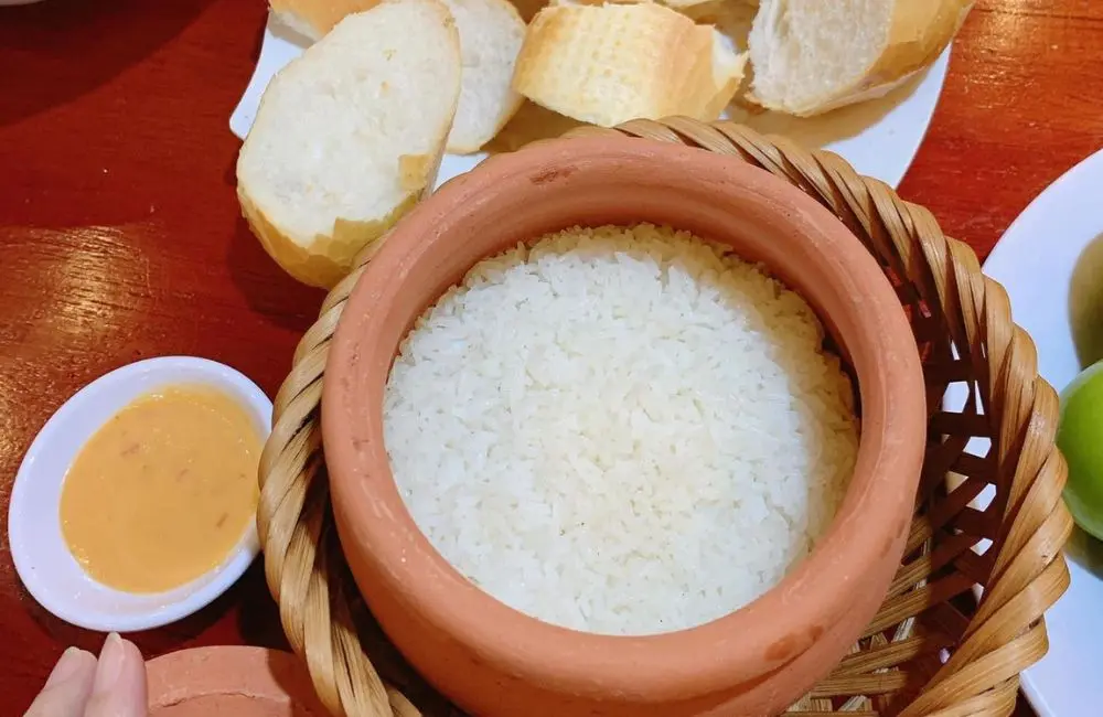 Trải nghiệm Nh&agrave; h&agrave;ng cơm ni&ecirc;u Lộc K&yacute; d&acirc;n d&atilde; giữa l&ograve;ng th&agrave;nh phố 7