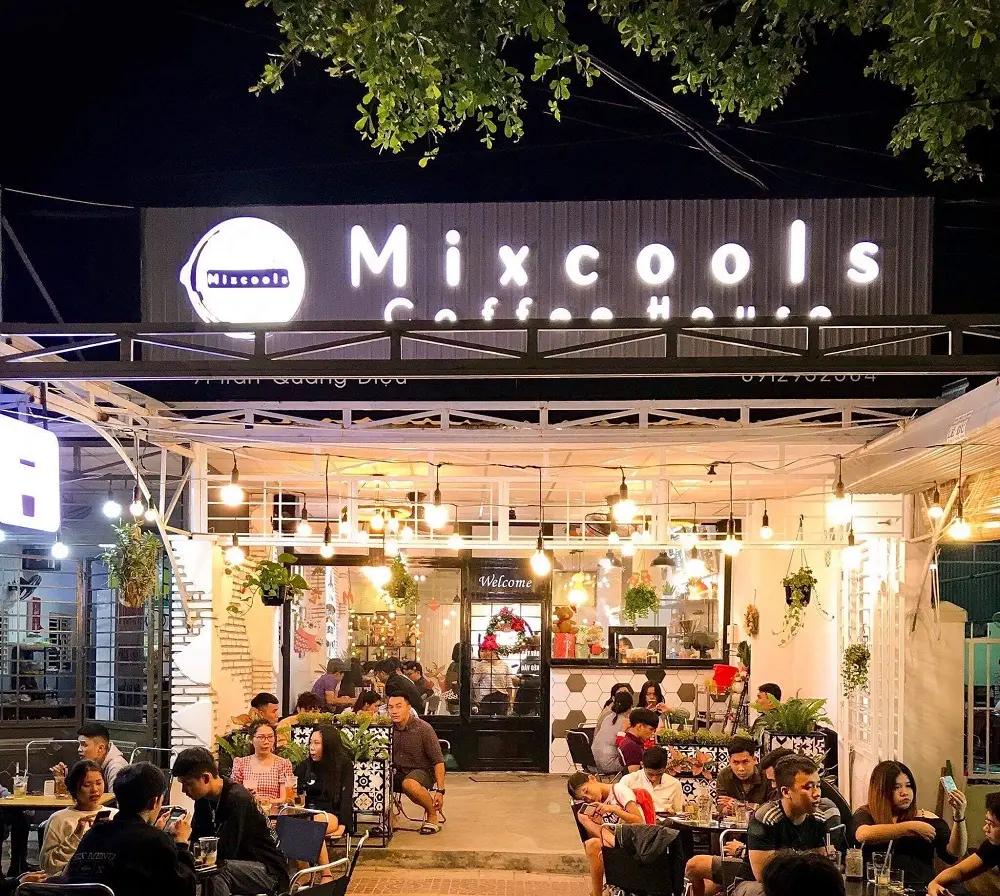 Mixcool's Coffee House mang hơi thở trẻ trung và tối giản giữa lòng xứ Phan