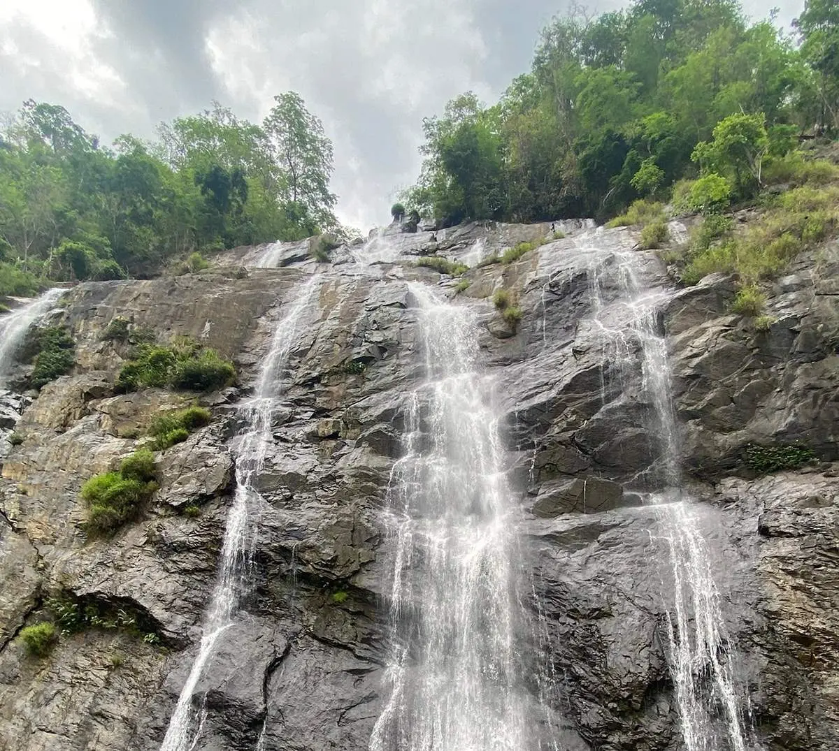 H&agrave;nh tr&igrave;nh trekking th&aacute;c Cha Pơ với những trải nghiệm kh&oacute; qu&ecirc;n 4