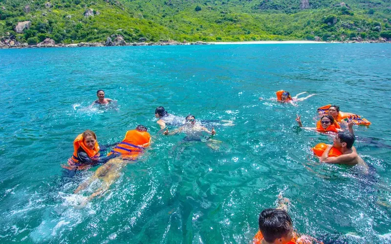Kh&aacute;m ph&aacute; vịnh Vĩnh Hy: Vi&ecirc;n ngọc xanh hoang sơ ở Ninh Thuận 6