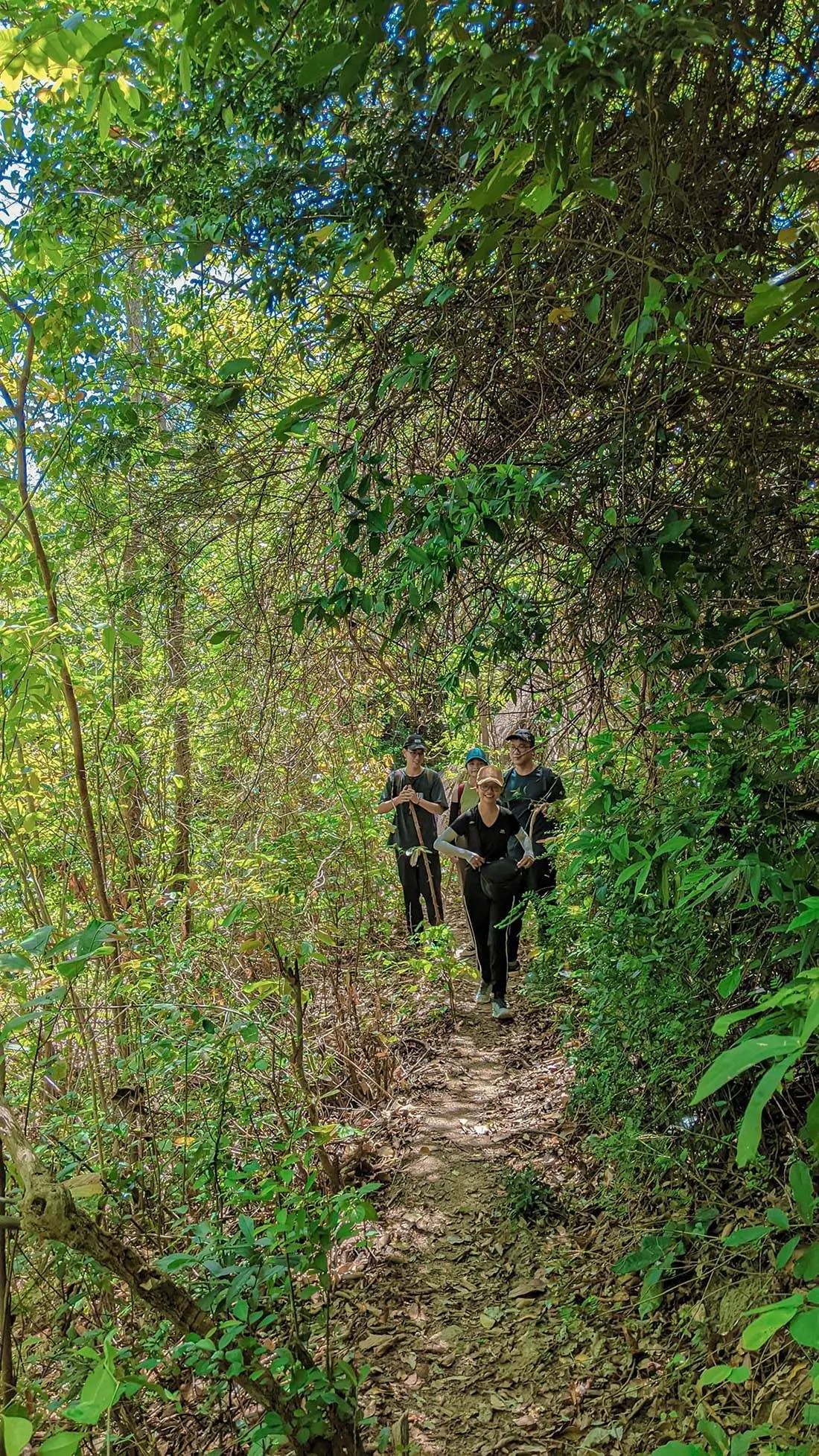 Trải nghiệm trekking hồ V&ocirc; Cực Ninh Thuận với h&agrave;nh tr&igrave;nh kh&oacute; qu&ecirc;n 3