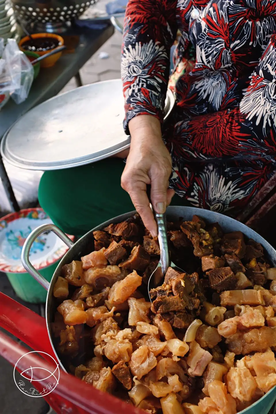 B&uacute;n b&ograve; Phan Thiết, đặc sản n&iacute;u ch&acirc;n bao người tại phố biển 4