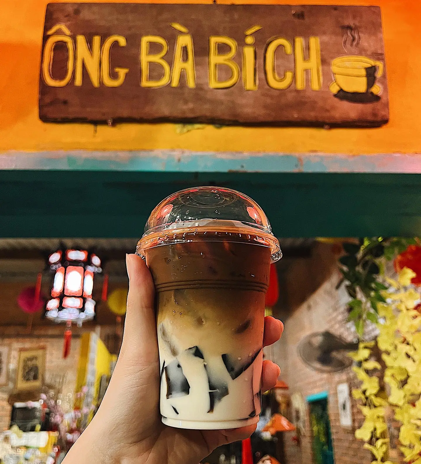 Đến &Ocirc;ng b&agrave; B&iacute;ch nh&acirc;m nhi c&agrave; ph&ecirc; c&ugrave;ng những kỷ niệm xưa cũ 2