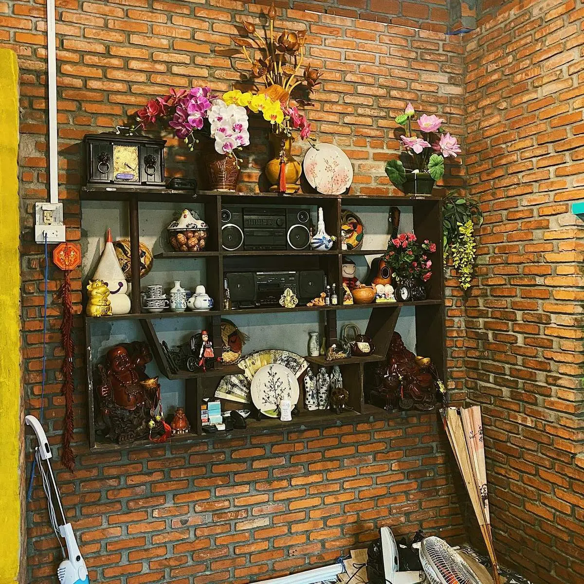 Đến &Ocirc;ng b&agrave; B&iacute;ch nh&acirc;m nhi c&agrave; ph&ecirc; c&ugrave;ng những kỷ niệm xưa cũ 10