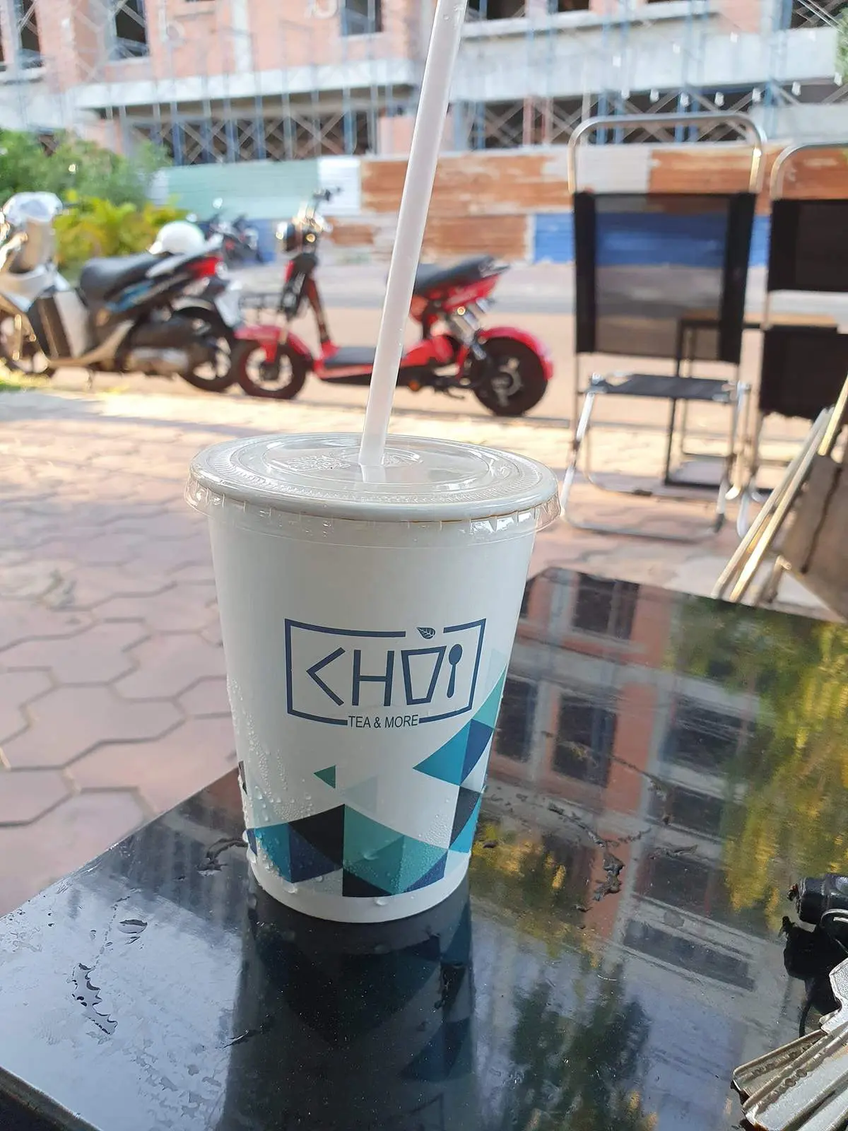 Gh&eacute; Choi Oi Cafe thưởng thức c&agrave; ph&ecirc; trong căn ch&ograve;i nhỏ xinh 3