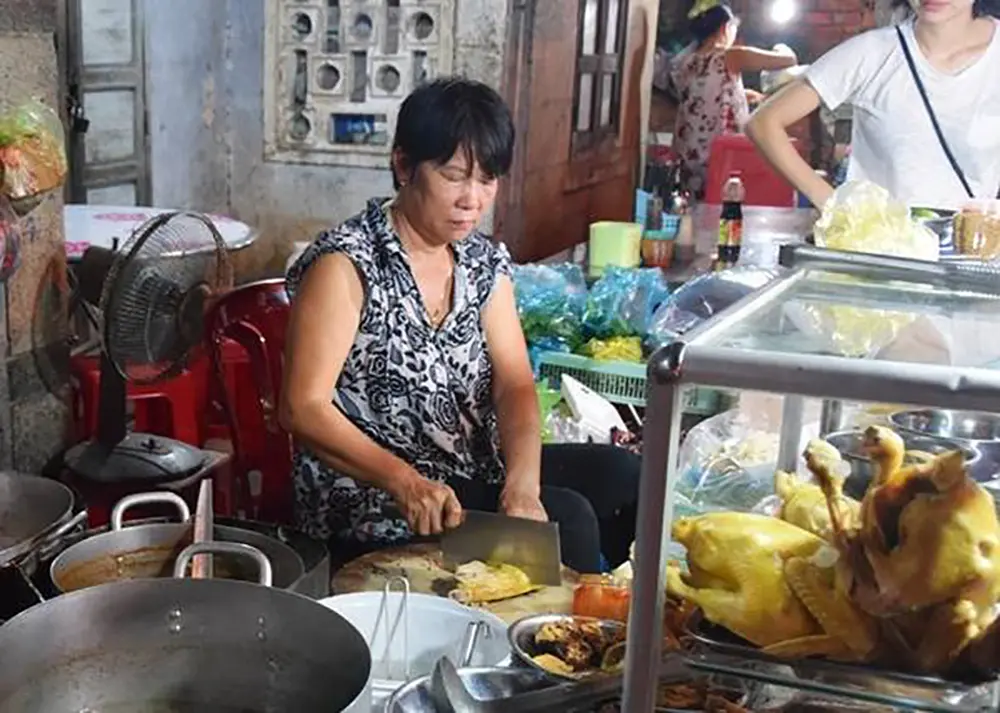 Kh&aacute;m ph&aacute; qu&aacute;n m&igrave; quảng kh&ocirc;ng t&ecirc;n ở Mũi N&eacute; 3