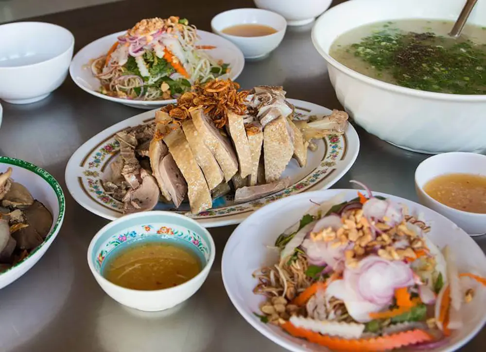 Kh&aacute;m ph&aacute; qu&aacute;n m&igrave; quảng kh&ocirc;ng t&ecirc;n ở Mũi N&eacute; 6