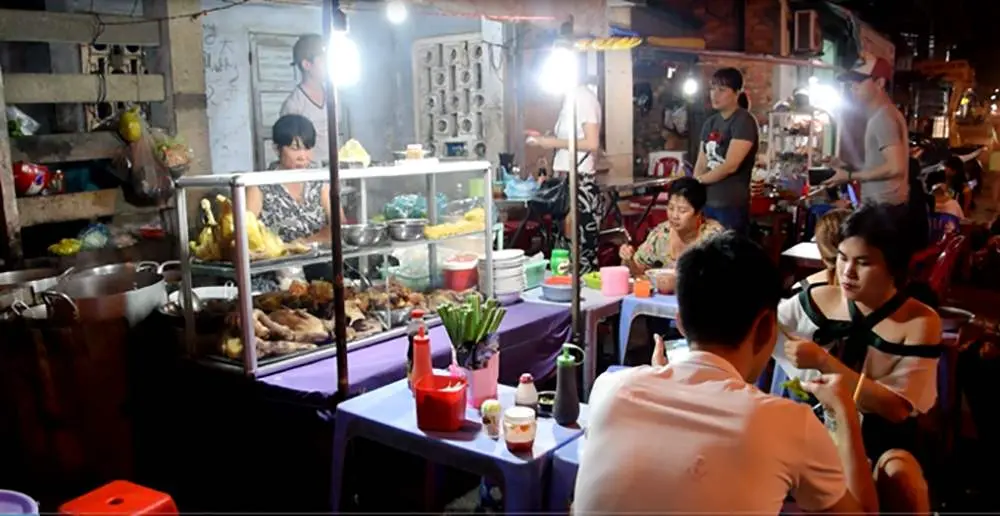 Kh&aacute;m ph&aacute; qu&aacute;n m&igrave; quảng kh&ocirc;ng t&ecirc;n ở Mũi N&eacute; 2