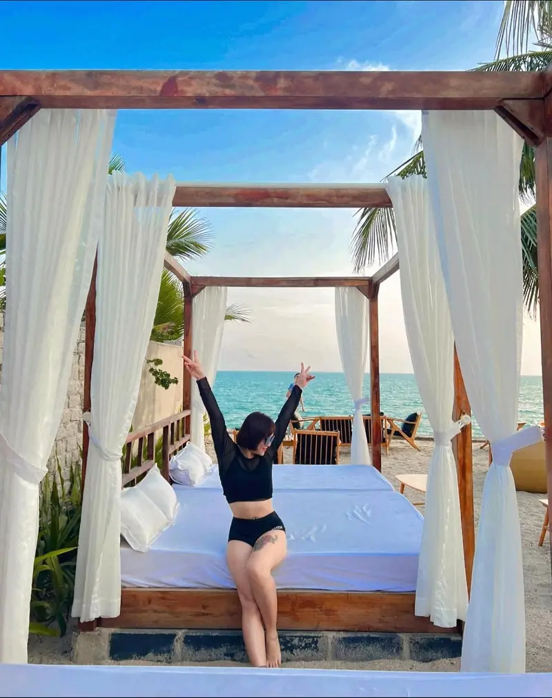 Kh&ocirc;ng gian Chameleon Beach Bar b&igrave;nh y&ecirc;n b&ecirc;n bờ biển Phan Thiết 8