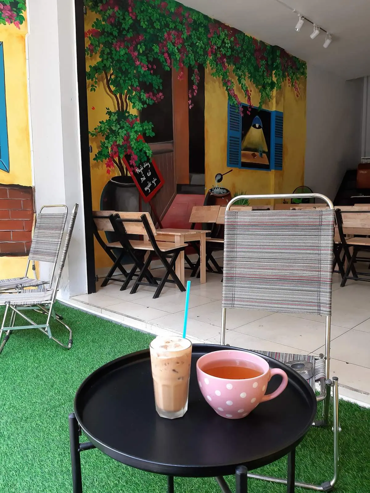 The Lavy Cafe v&agrave; kh&ocirc;ng gian b&igrave;nh y&ecirc;n, nhẹ nh&agrave;ng 4